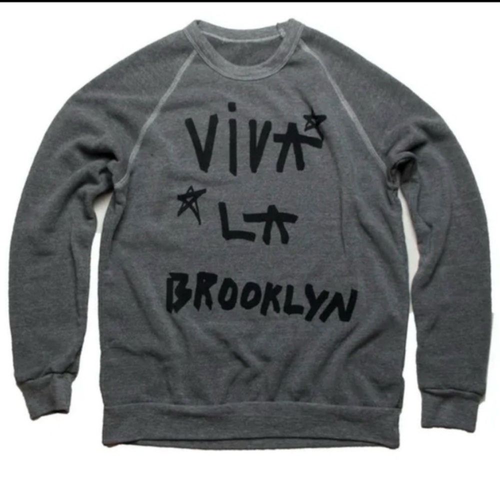 Gray Crewneck Sweater with Modern Elegance
